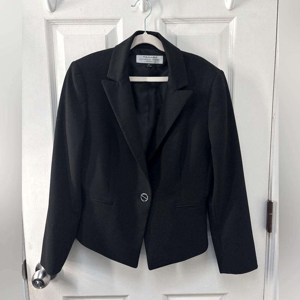 Tahari Single Breasted Blazer with Clasp - Like New
